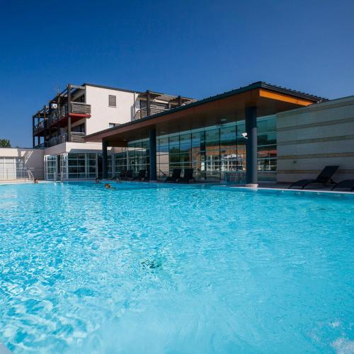 Termálfürdő, Le jardin de l'Ostal in Casteljaloux