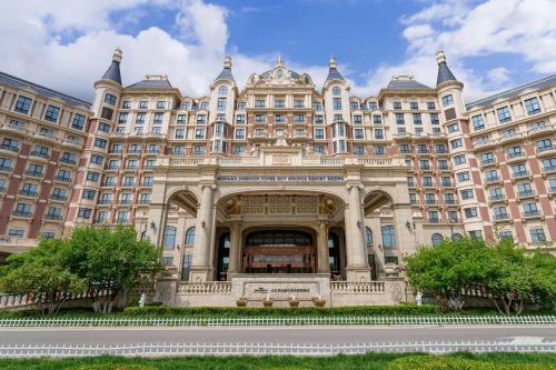 Exterior view, Howard Johnson Junhe Hot Springs Resort Beijing in Shunyi District