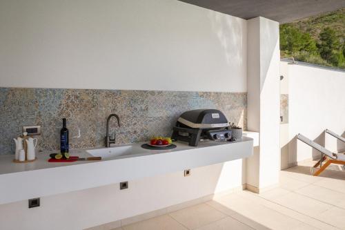 Luxury Villa Cosmopolitan with Pool - image 2