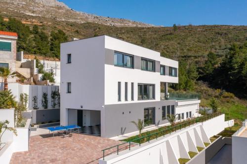 Villa image 1