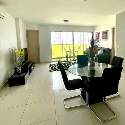 Apto in excellent location low price for long stay