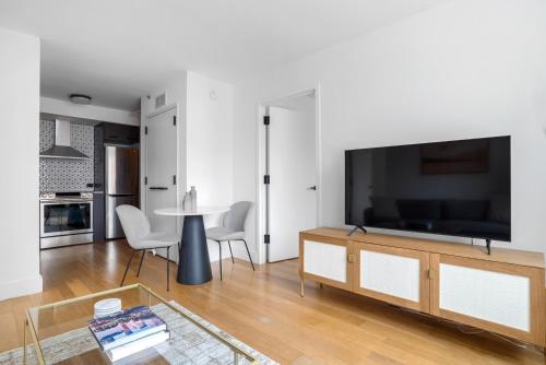 East Village 2br w doorman nr Union Square NYC-1155, Нью-Йорк (фото 3)