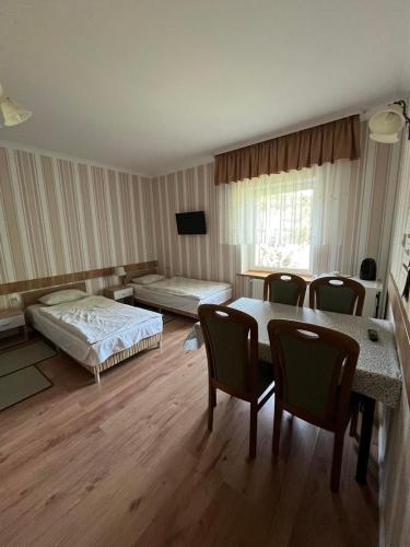 4 twin beds