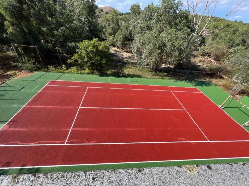 Villa del Cazador con piscina y tenis