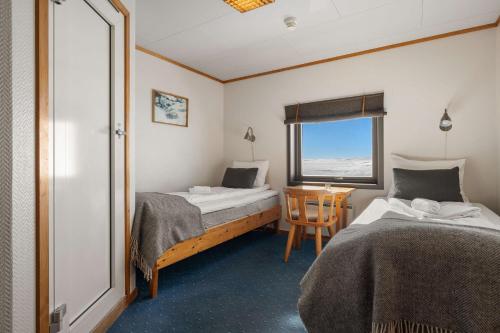 2 twin beds