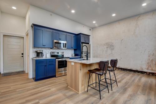 Kaufman Suite- BY BUSY INTERSECTION Kaufman Suite- BY BUSY INTERSECTION