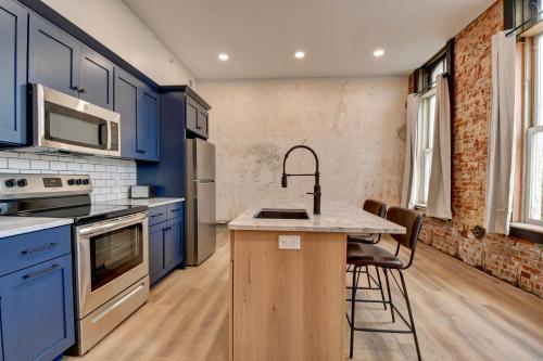 Kaufman Suite- BY BUSY INTERSECTION Kaufman Suite- BY BUSY INTERSECTION