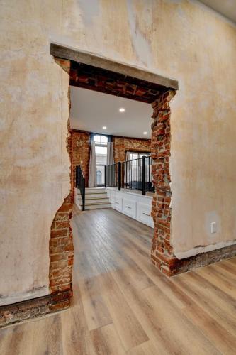 Kaufman Suite- BY BUSY INTERSECTION Kaufman Suite- BY BUSY INTERSECTION