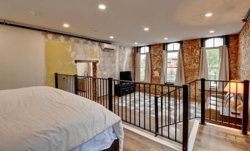 Kaufman Suite- BY BUSY INTERSECTION Kaufman Suite- BY BUSY INTERSECTION