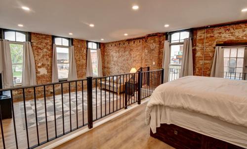 Kaufman Suite- BY BUSY INTERSECTION Kaufman Suite- BY BUSY INTERSECTION