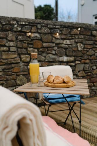 حديقة, Unique cottage with outdoor bath, dog-friendly stay in Bideford Town Center