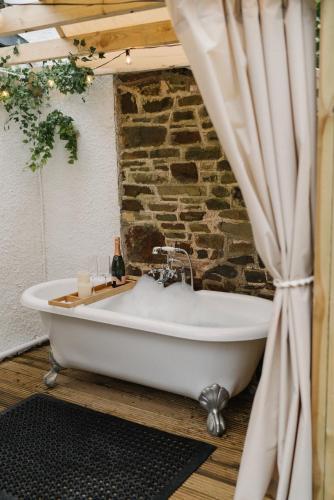المرافق, Unique cottage with outdoor bath, dog-friendly stay in Bideford Town Center