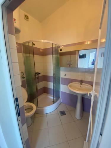 One-Bedroom Apartment image 1