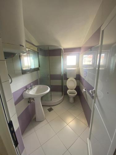 One-Bedroom Apartment image 1