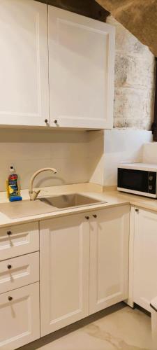 Standard One-Bedroom Apartment image 9