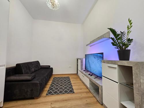 Studio Apartment Sviti TourAs by Town Hall 4