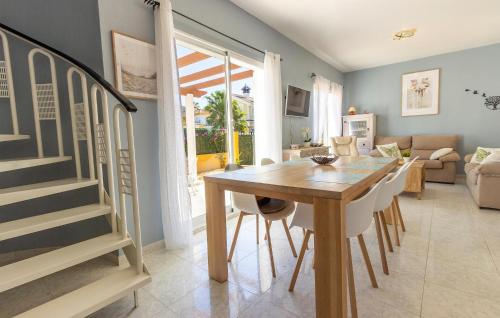 Stunning Home In Mazarrón With Kitchen