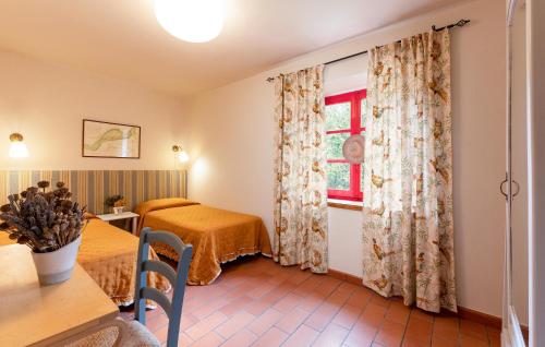 2 Bedroom Lovely Home In Sassetta