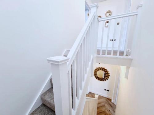 Exclusive London Townhouse w Terrace - Pass the Keys - image 6