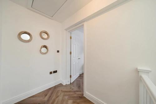 Exclusive London Townhouse w Terrace - Pass the Keys - image 5