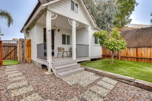 . Peaceful Cottage about 3 Mi to Old Town and Wineries!