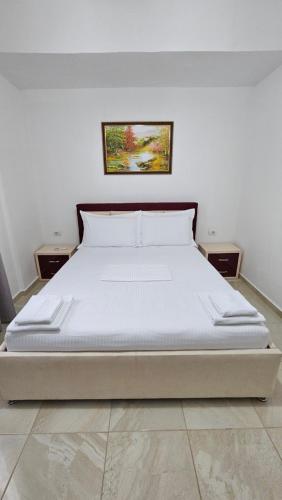 One-Bedroom Apartment image 6