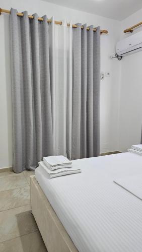 One-Bedroom Apartment image 3
