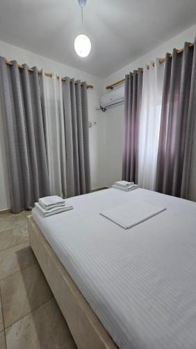 One-Bedroom Apartment image 2