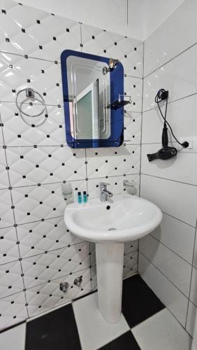 One-Bedroom Apartment image 1