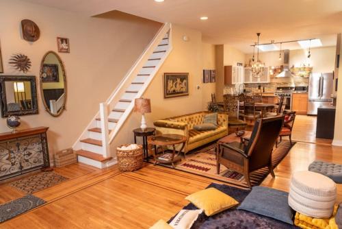 MASSiVE Bohemian Oasis in Philly 5 Bdrm Sleeps 12 in Philadelphia, USA