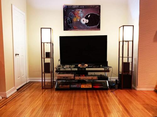 MASSiVE Bohemian Oasis in Philly 5 Bdrm Sleeps 12 in Philadelphia, USA