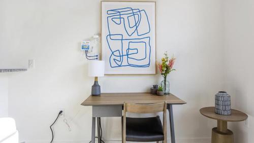 Landing at The Spectrum Apartments - 1 Bedroom in Chamberlayne Industrial Center in Richmond, USA