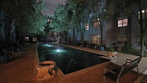 Landing at Voyager at Space Center - 2 Bedrooms in East Pasadena in Houston, USA