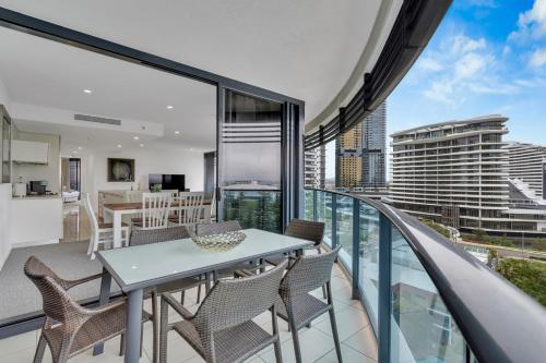 Apartment room in Luxury Living At The Oracle