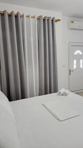 Family Room image 4