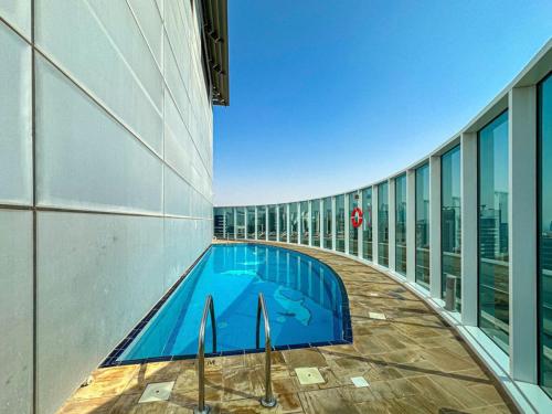 Spacious 2 Bedroom Apartment in Tecom, Дубай