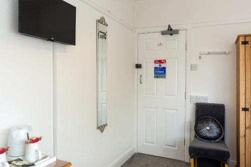  Single Room with Private External Bathroom image 1