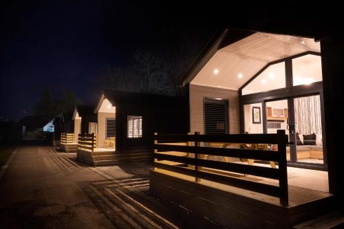 Caledonian lodges 2 Inverness - image 8