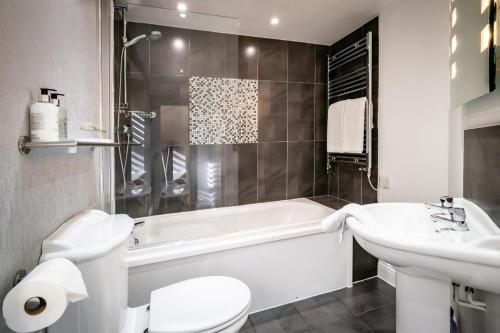 Ambleside Townhouse - image 8