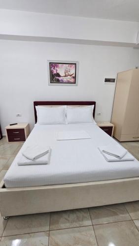 Triple Room with Pool View image 8