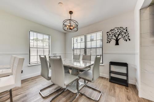 Modern Jacksonville Home - Close to River! in Jacksonville, USA