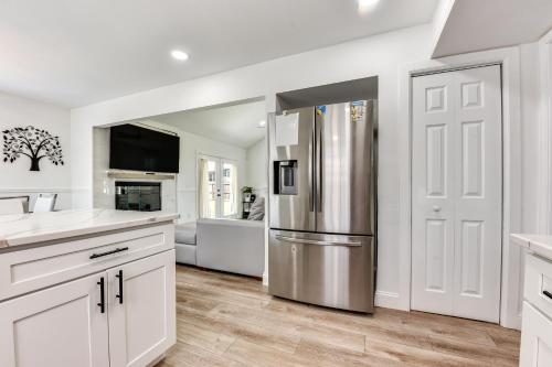 Modern Jacksonville Home - Close to River! in Jacksonville, USA