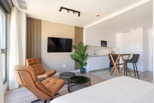 Skyline Rooftop Pool & Coworking by ELE Apartments, Málaga