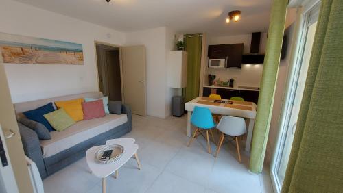 Appartement résidence 3 étoiles, 50m du lac, WIFI, jardin terrasse sans vis-à-vis, 1 à 4 pers, kit bébé possible