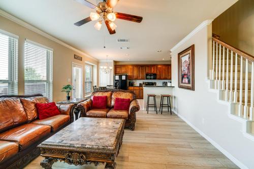 Pet-Friendly Irving Townhome with Patio and Grill! in Irving, USA
