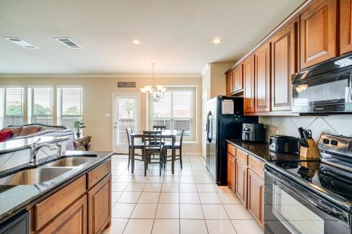 Pet-Friendly Irving Townhome with Patio and Grill! in Irving, USA