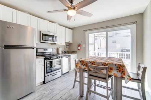 Walkable Brigantine Condo, 4 Mi to Atlantic City! in Brigantine, USA