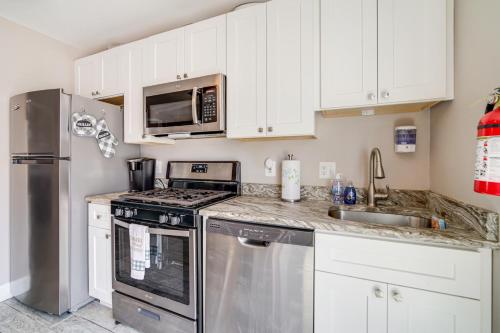 Walkable Brigantine Condo, 4 Mi to Atlantic City! in Brigantine, USA