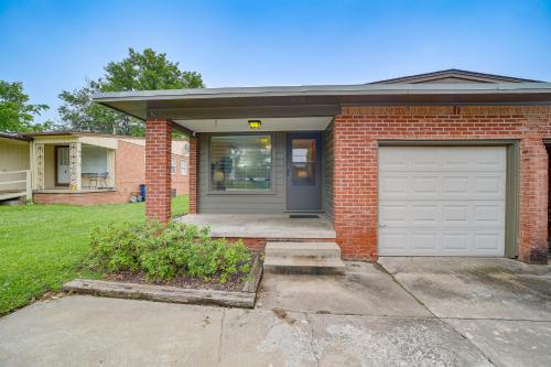 Lovely Tulsa Home Steps to Park, 5 Mi to Downtown in Tulsa, USA