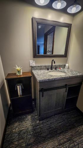 Benton Motel - image 12